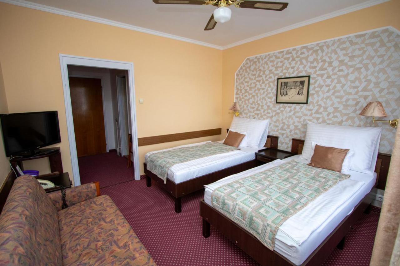 Komfort Hotel Platan Harkány Zewnętrze zdjęcie